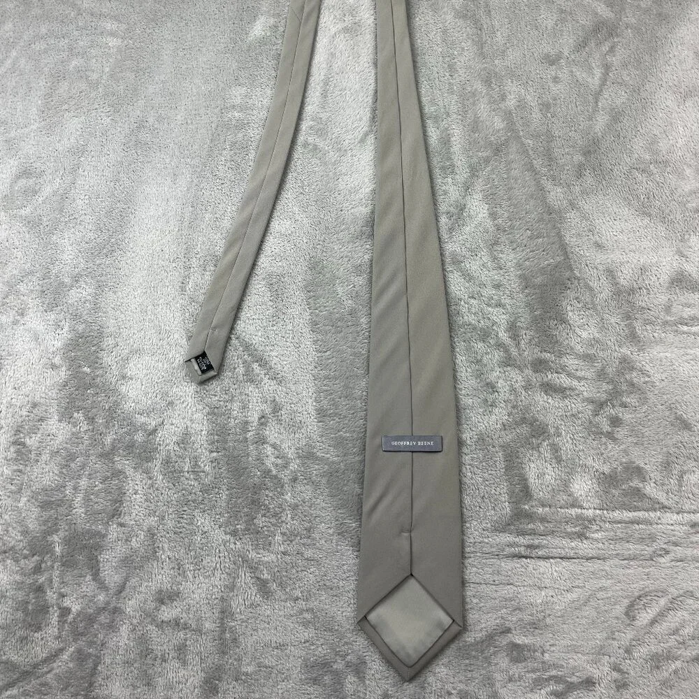 Geoffrey Beene Men's Classic 100% Polyester Neck Tie - Picture 6 of 6